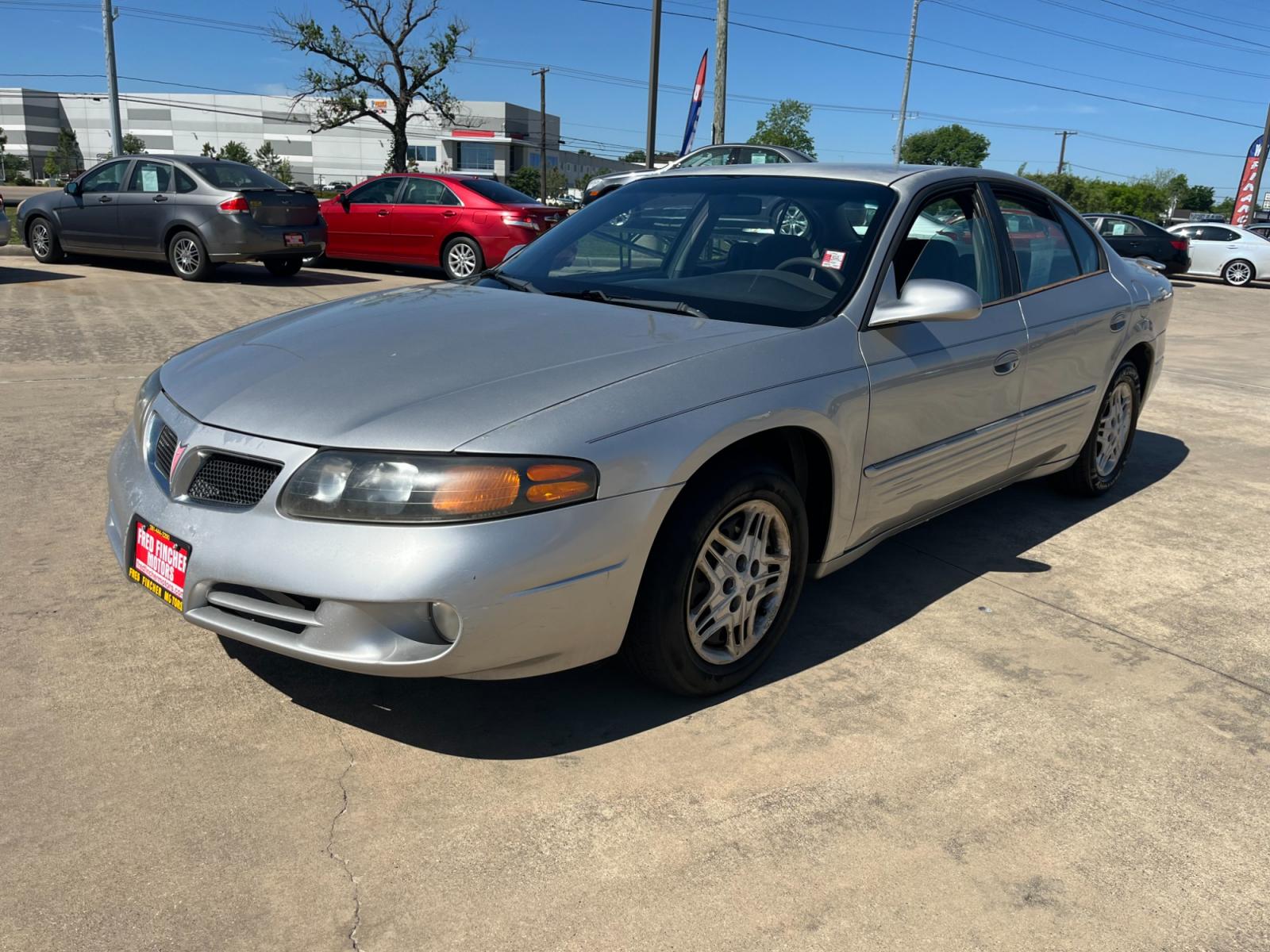 2005 SILVER /gray Pontiac Bonneville SE (1G2HX52K45U) with an 3.8L V6 OHV 12V engine, 4-Speed Automatic Overdrive transmission, located at 14700 Tomball Parkway 249, Houston, TX, 77086, (281) 444-2200, 29.928619, -95.504074 - Photo #2